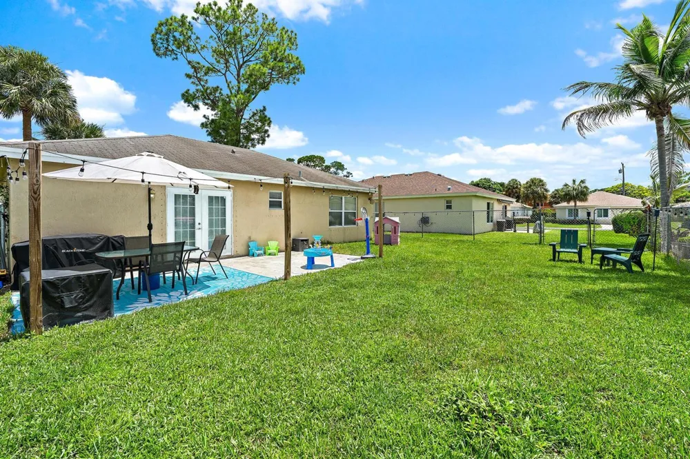 5483 Club Circle Haverhill, FL 33415