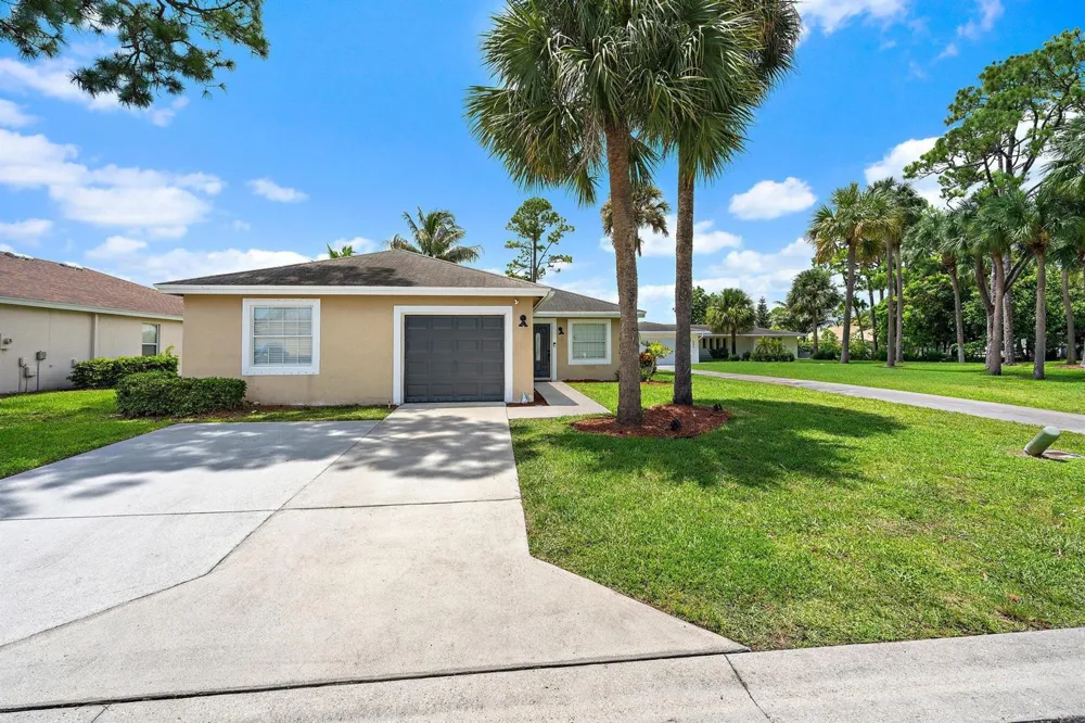 5483 Club Circle Haverhill, FL 33415