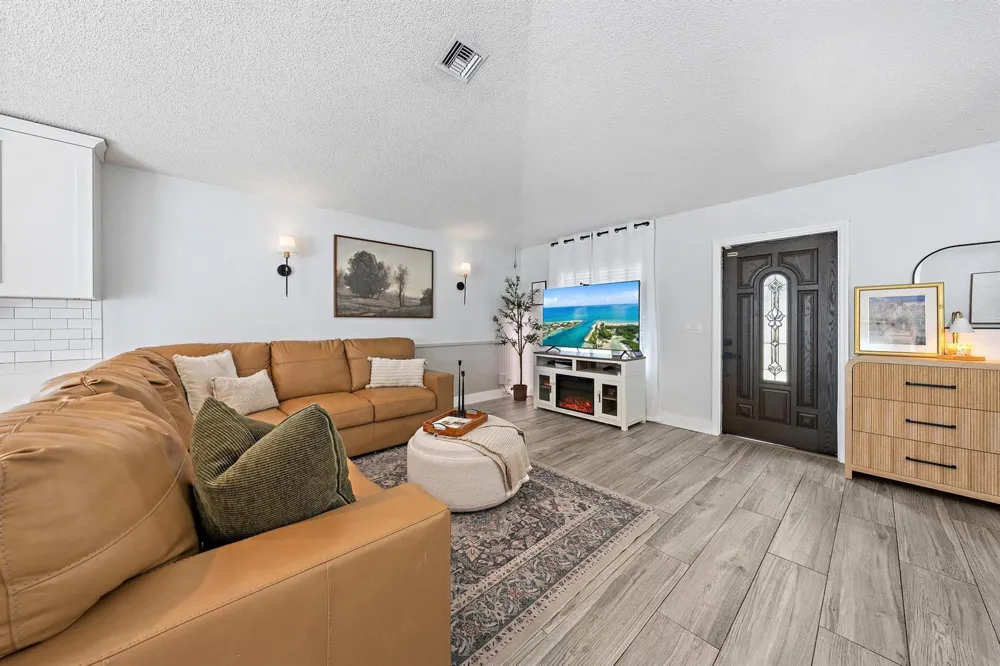 5483 Club Circle Haverhill, FL 33415