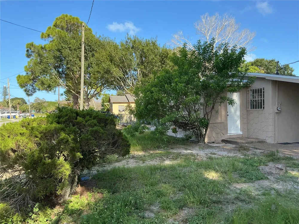 2605 Avenue F Fort Pierce, FL 34947