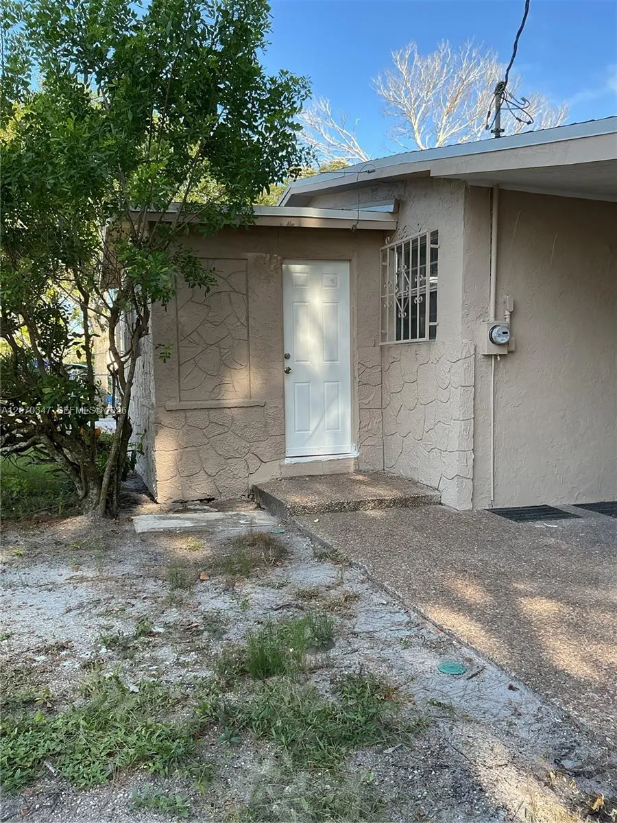 2605 Avenue F Fort Pierce, FL 34947