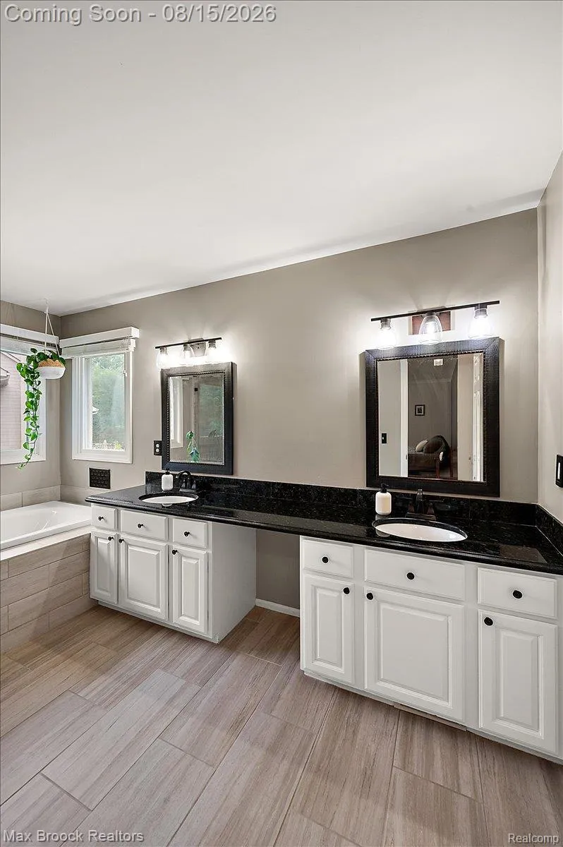 24435 Nantucket Drive Novi City, MI 48374