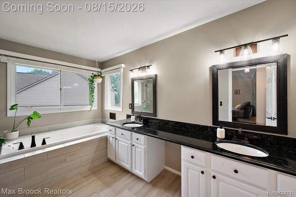24435 Nantucket Drive Novi City, MI 48374