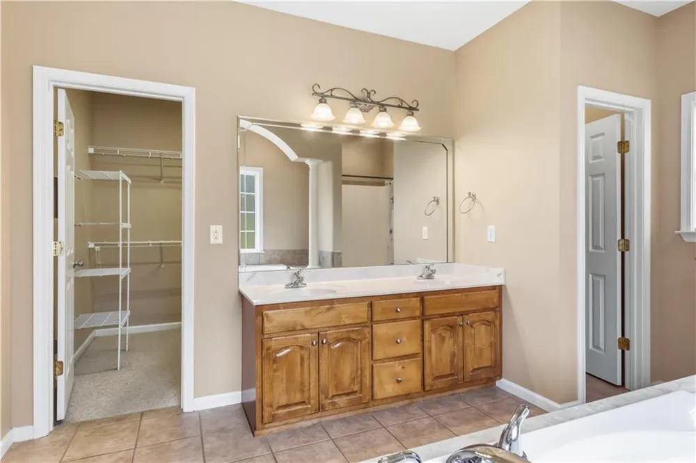 132 Hidden Creek Circle Lizella, GA 31052