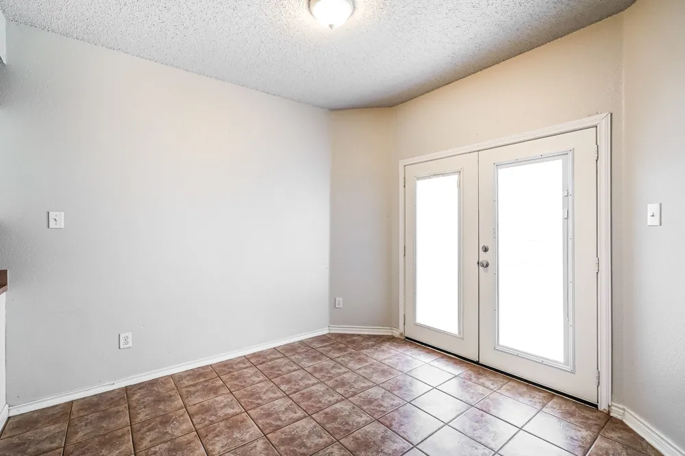 5293 Chessie Circle Haltom City, TX 76137