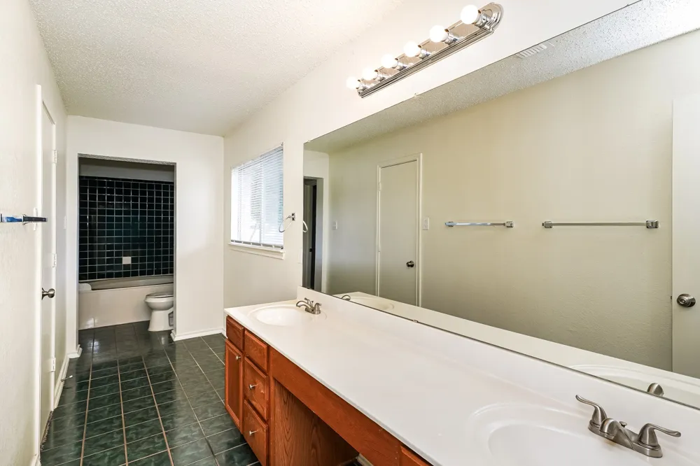 5293 Chessie Circle Haltom City, TX 76137