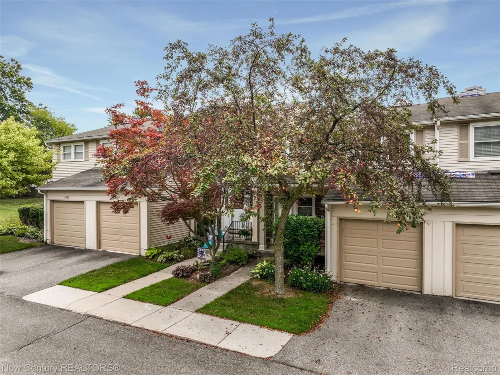1689 Brentwood Drive Troy City, MI 48098