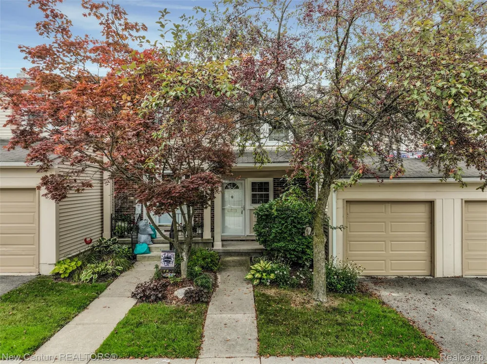 1689 Brentwood Drive Troy City, MI 48098
