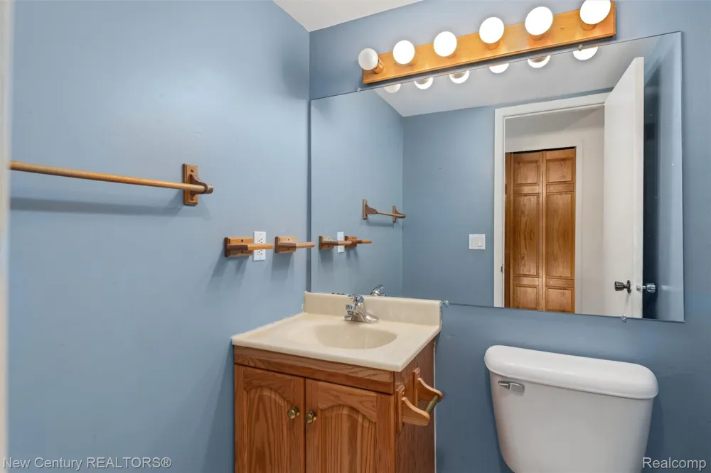1689 Brentwood Drive Troy City, MI 48098