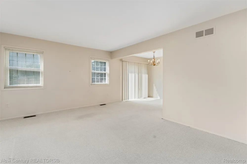 1689 Brentwood Drive Troy City, MI 48098
