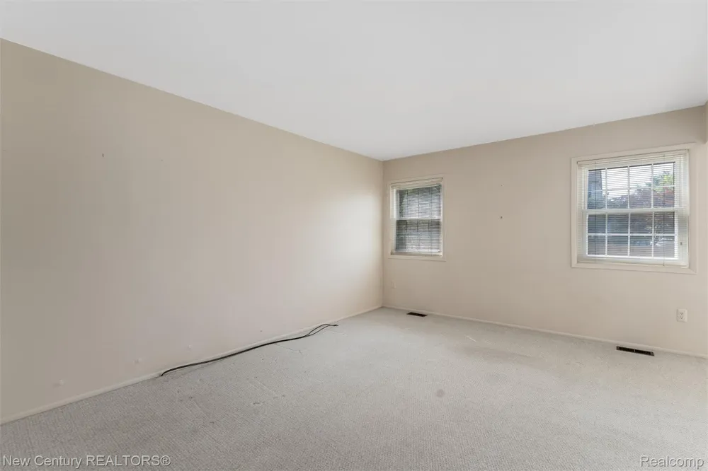1689 Brentwood Drive Troy City, MI 48098