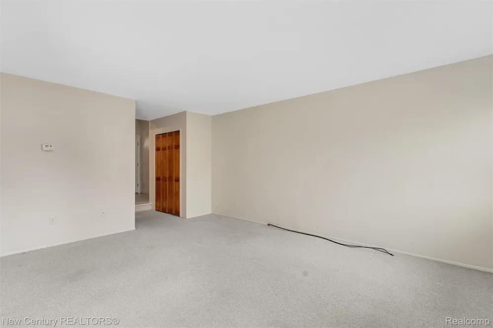 1689 Brentwood Drive Troy City, MI 48098