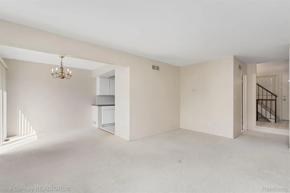 1689 Brentwood Drive Troy City, MI 48098