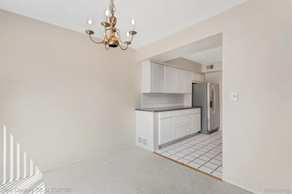 1689 Brentwood Drive Troy City, MI 48098