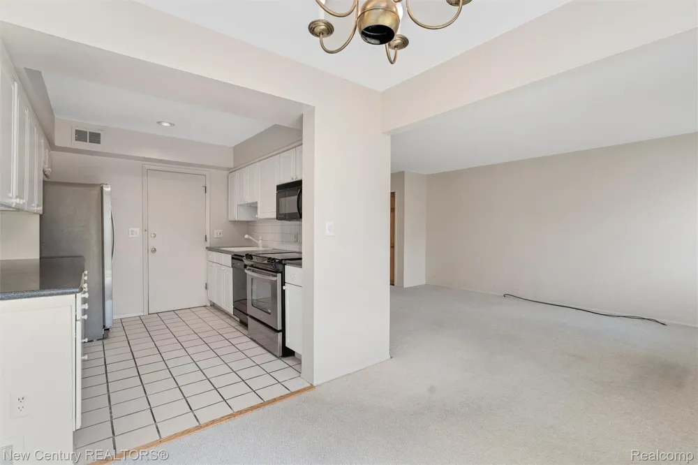 1689 Brentwood Drive Troy City, MI 48098