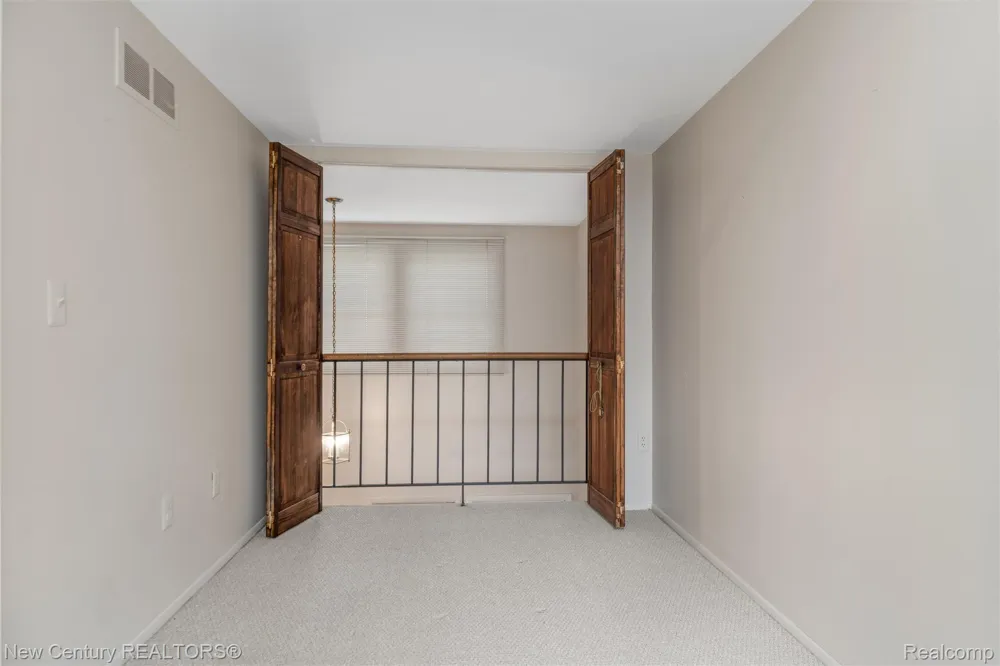 1689 Brentwood Drive Troy City, MI 48098