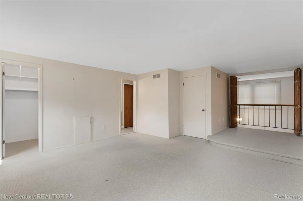 1689 Brentwood Drive Troy City, MI 48098