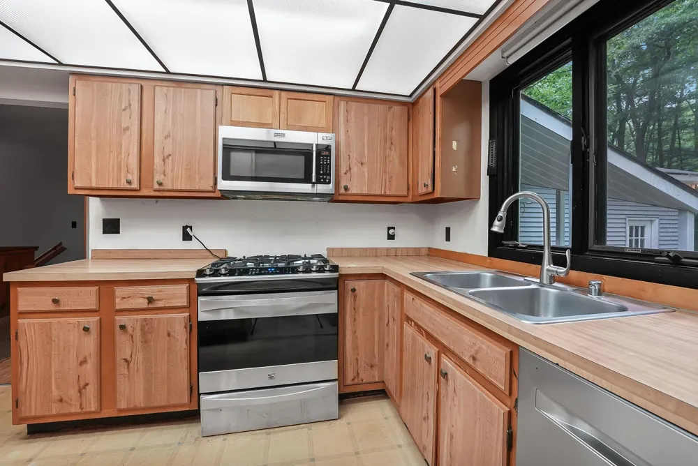 21 High Lake Road East Bay Township, MI 49696