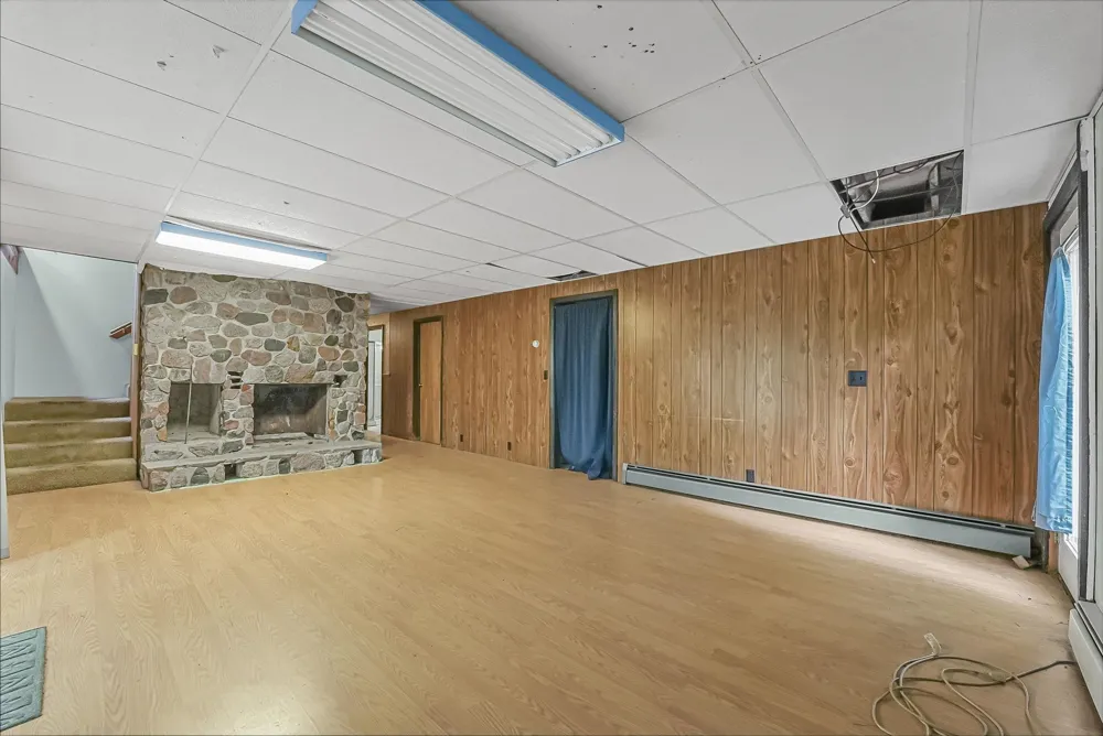 21 High Lake Road East Bay Township, MI 49696