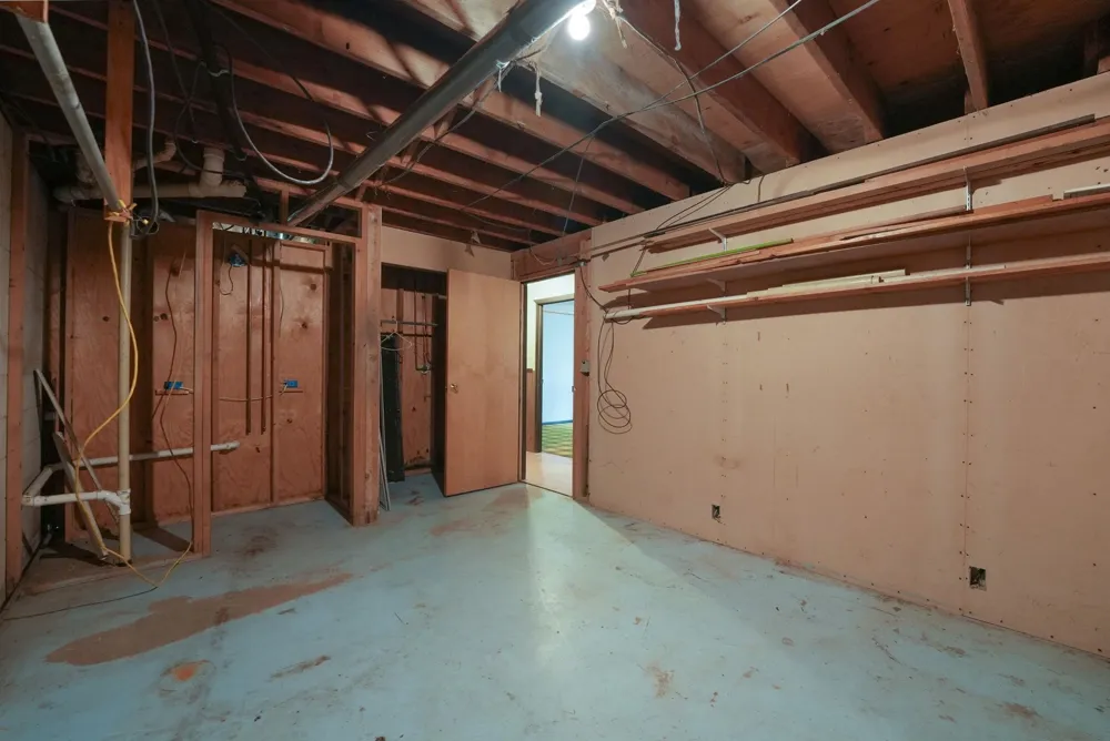 21 High Lake Road East Bay Township, MI 49696