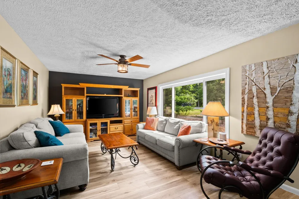 5274 Karlin Road Green Lake Township, MI 49643