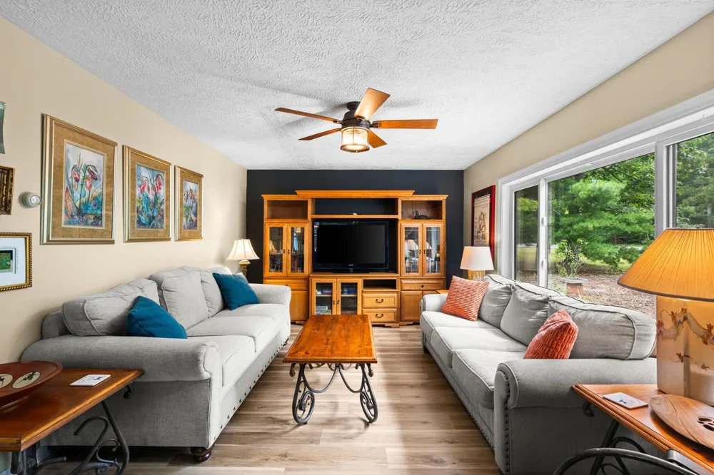 5274 Karlin Road Green Lake Township, MI 49643