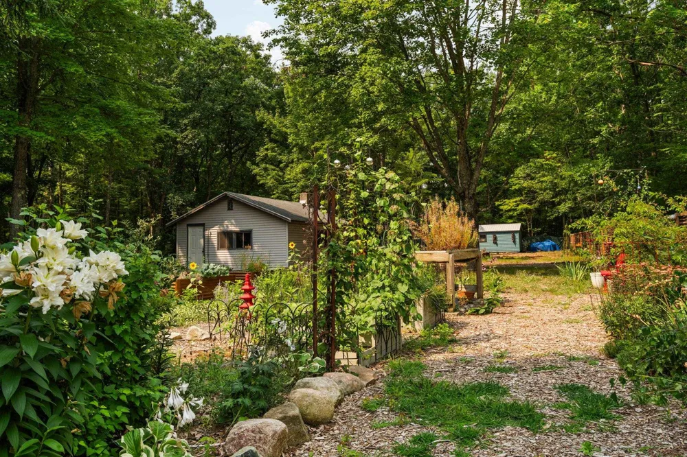 5274 Karlin Road Green Lake Township, MI 49643