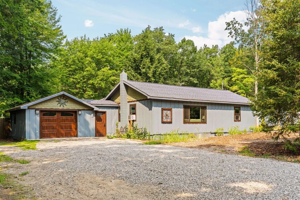5274 Karlin Road Green Lake Township, MI 49643