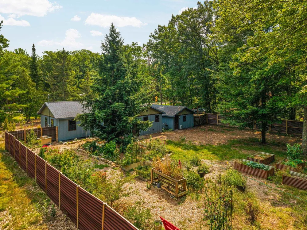 5274 Karlin Road Green Lake Township, MI 49643