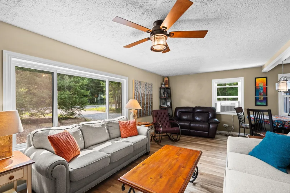 5274 Karlin Road Green Lake Township, MI 49643