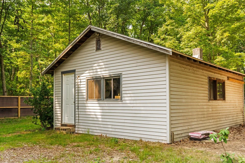 5274 Karlin Road Green Lake Township, MI 49643