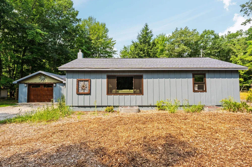 5274 Karlin Road Green Lake Township, MI 49643