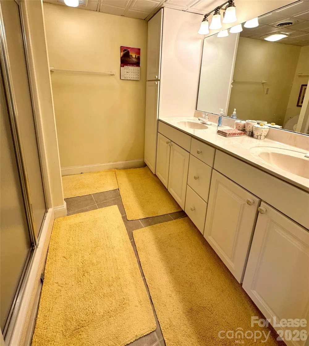 424 LakeView Drive Tryon, NC 28782