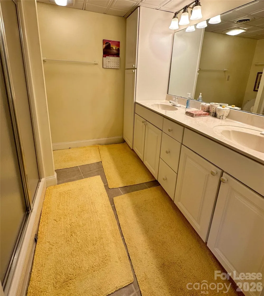 424 LakeView Drive Tryon, NC 28782