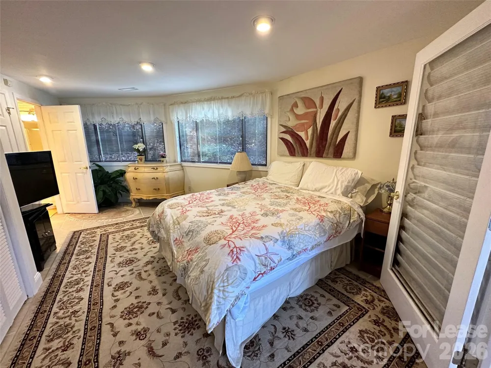 424 LakeView Drive Tryon, NC 28782