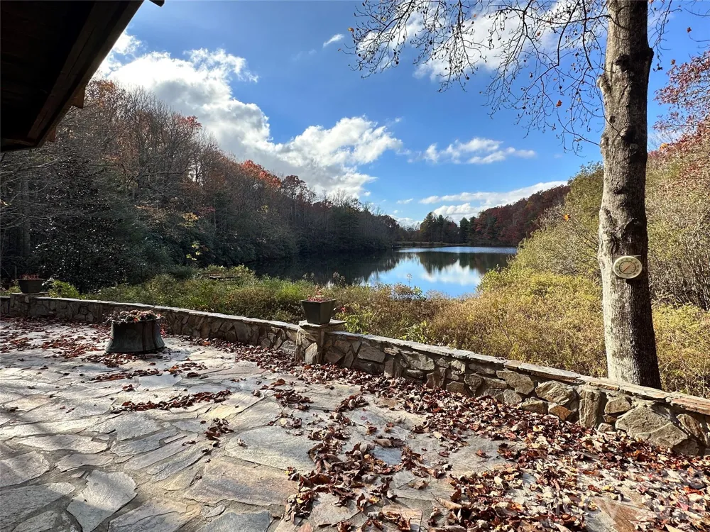 424 LakeView Drive Tryon, NC 28782