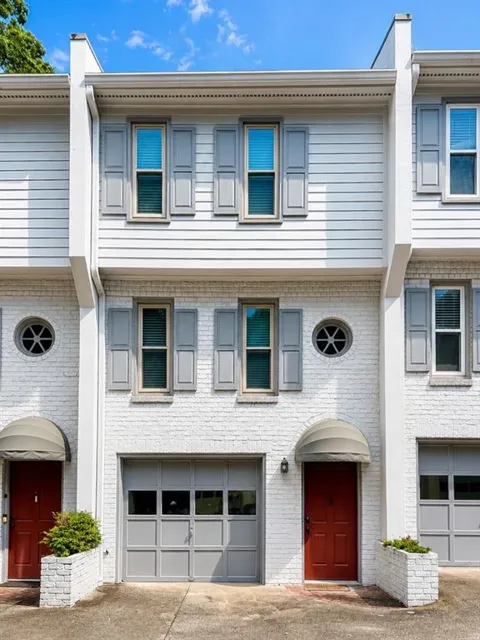856 Saint Charles Avenue NE #3