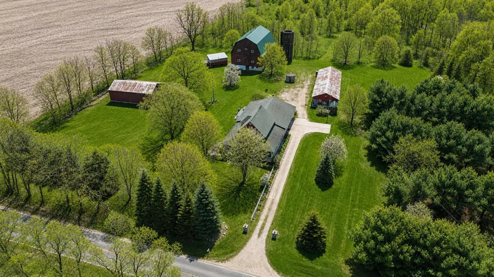 11481 Cressey Road Plainwell, MI 49080