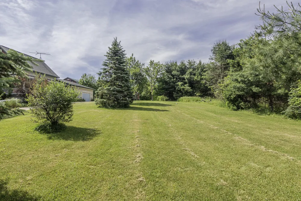 11481 Cressey Road Plainwell, MI 49080