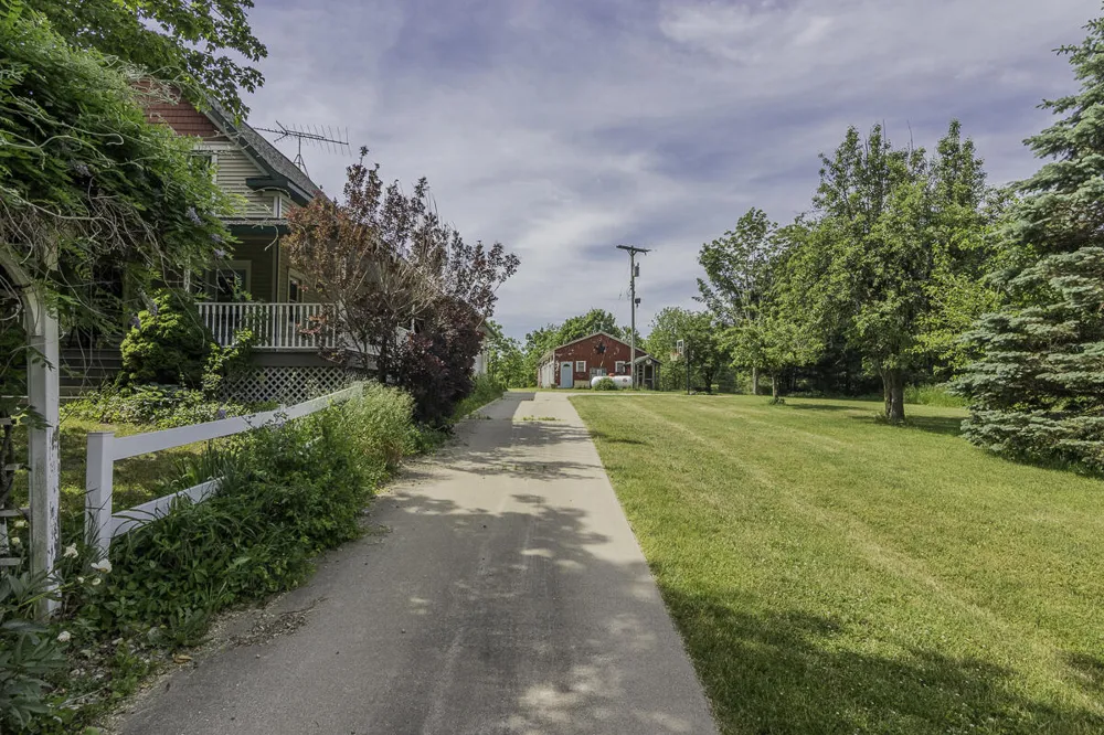 11481 Cressey Road Plainwell, MI 49080