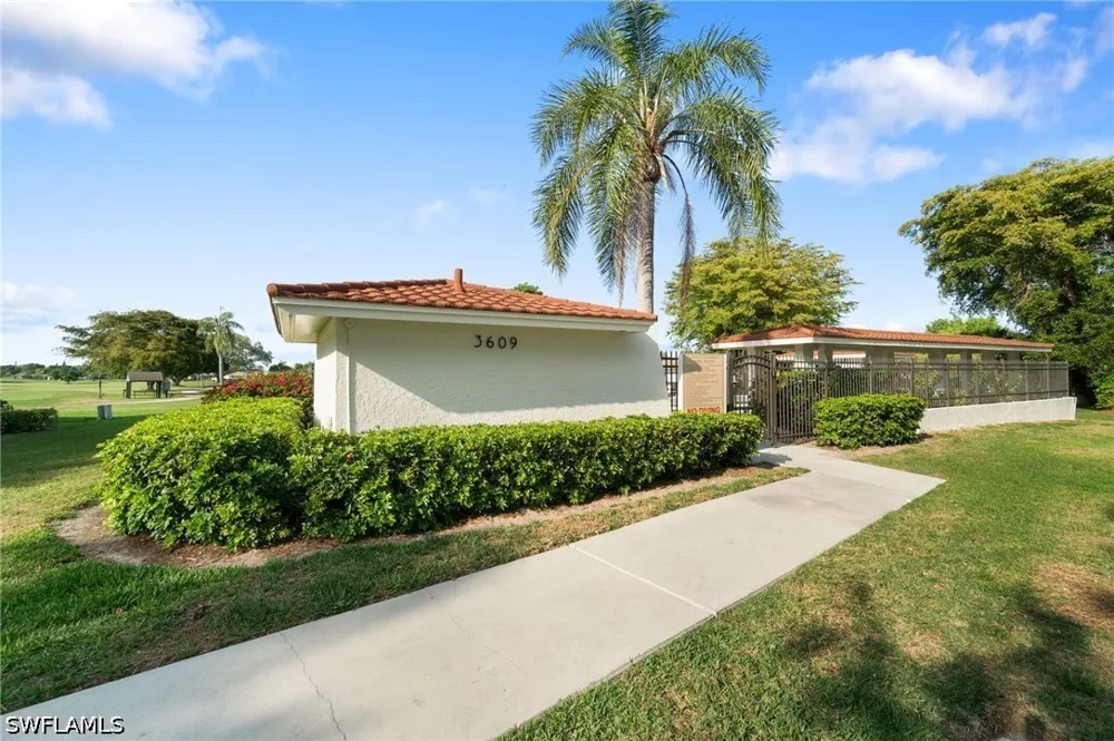 Boca Ciega Drive #208 Naples, FL 34112