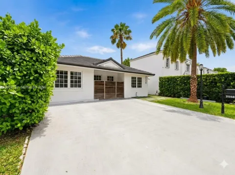 2558 NE 206th Ter