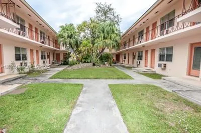 1250 S Alhambra Cir #18 Coral Gables, FL 33146