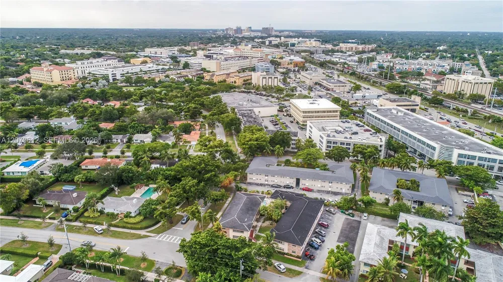 1250 S Alhambra Cir #18 Coral Gables, FL 33146
