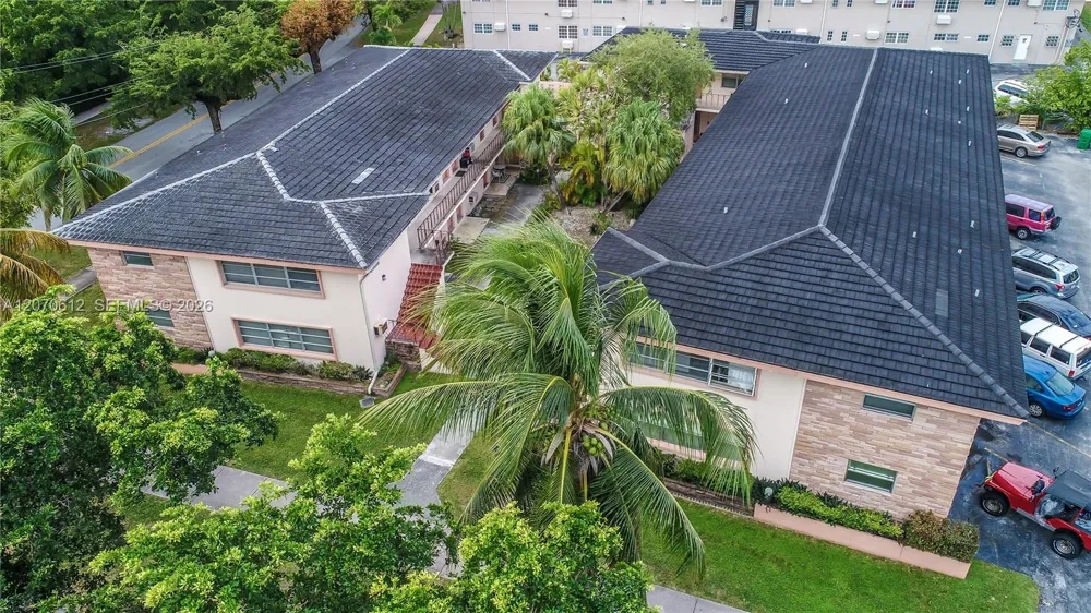 1250 S Alhambra Cir #18 Coral Gables, FL 33146