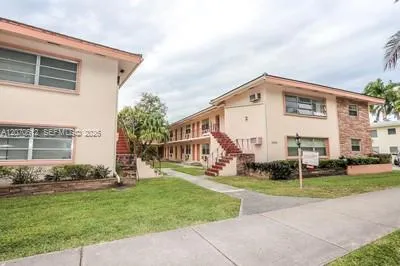 1250 S Alhambra Cir #18 Coral Gables, FL 33146