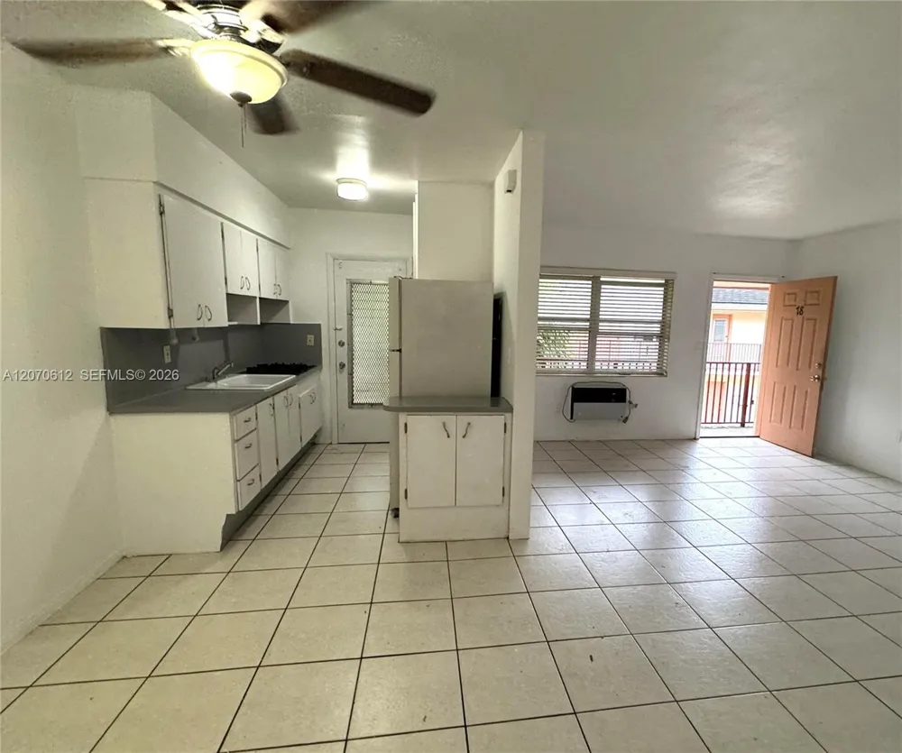1250 S Alhambra Cir #18 Coral Gables, FL 33146