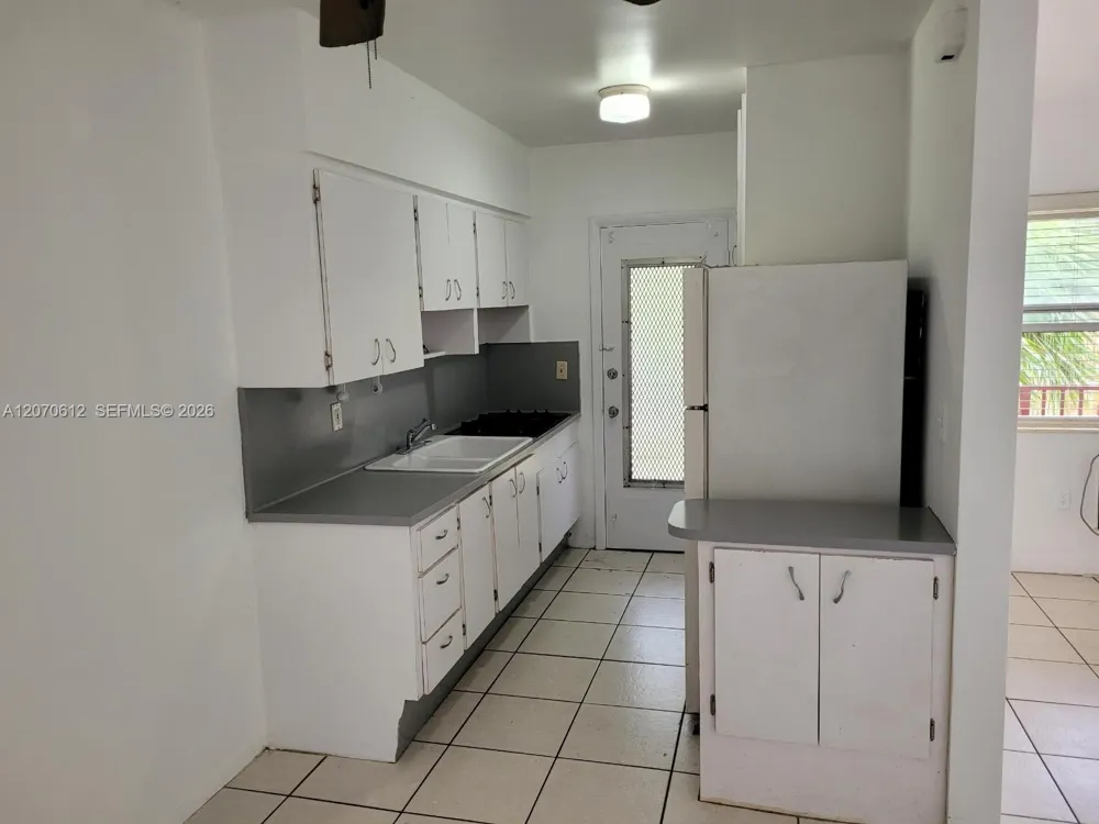 1250 S Alhambra Cir #18 Coral Gables, FL 33146