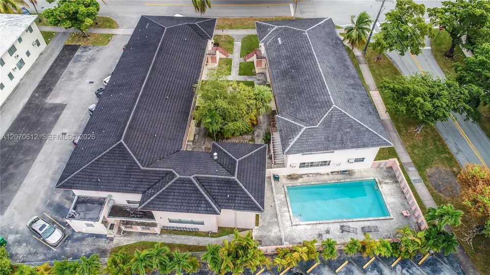 1250 S Alhambra Cir #18 Coral Gables, FL 33146