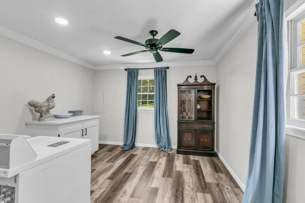 1923 White Oak Dr Paris, TN 38242